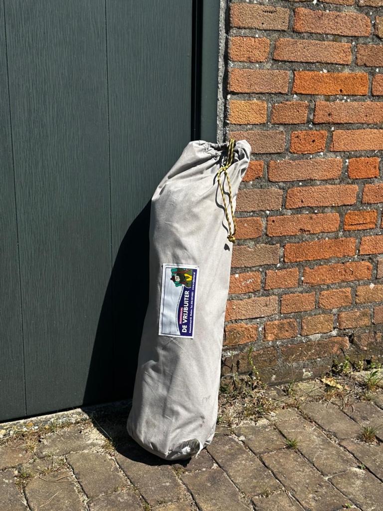 Windscherm met stokken - De Vrijbuiter, Ophalen, Zo goed als nieuw