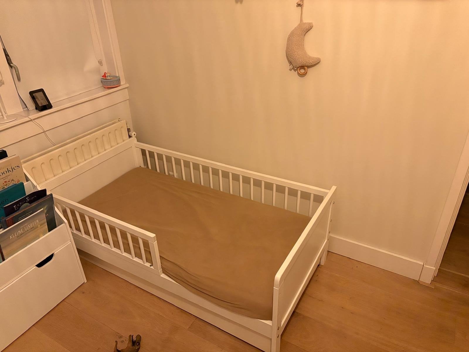 Petit Amelie kinderbed/vloerbed wit met matras en lade, Ophalen, 85 tot 100 cm, Gebruikt, 140 tot 160 cm