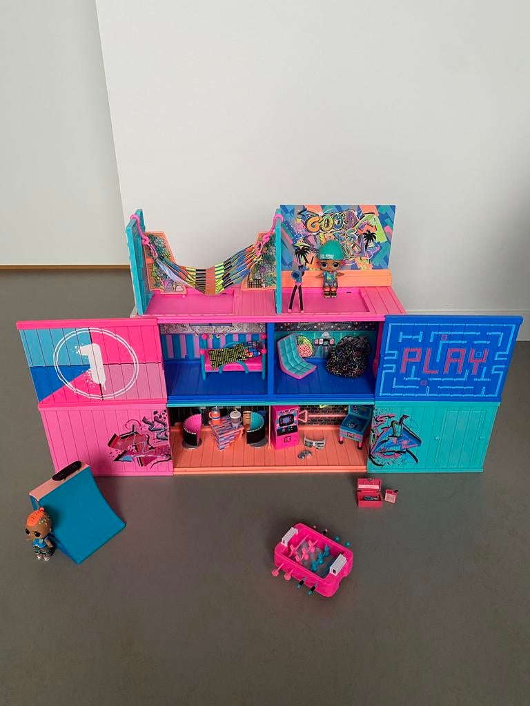 LOL Surprise huis, Kinderen en Baby's, Speelgoed | Poppenhuizen, Ophalen, Zo goed als nieuw, Poppenhuis