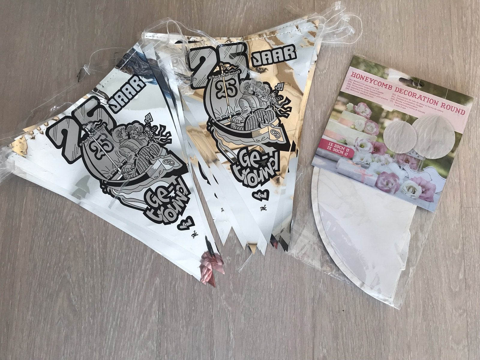 2 Zilveren vlaggenlijnen 25 jarig huwelijk+ honeycomb(nieuw), Ophalen of Verzenden, Zo goed als nieuw, Versiering, Geboorte of Huwelijk