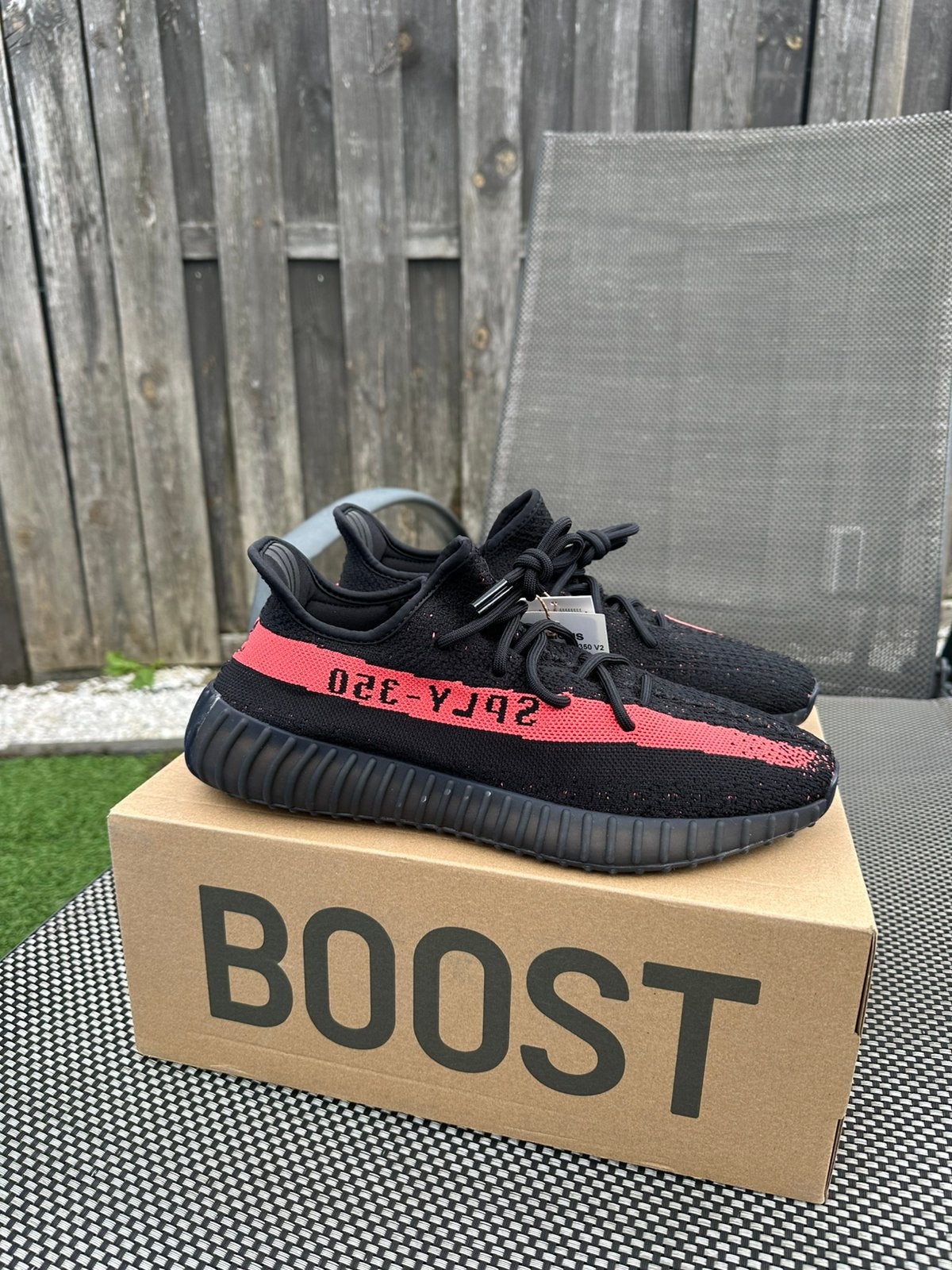 Adidas Yeezy Boost 350 V2 "Core Black Red" 45 1/3, Kleding | Heren, Zwart, Nieuw, Ophalen of Verzenden, Sneakers of Gympen
