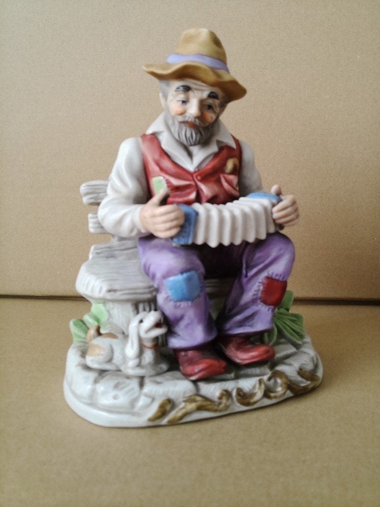 Vintage porseleinen beeld oude man met accordeon + hond 19cm, Verzamelen, Ophalen of Verzenden, Zo goed als nieuw, Mens