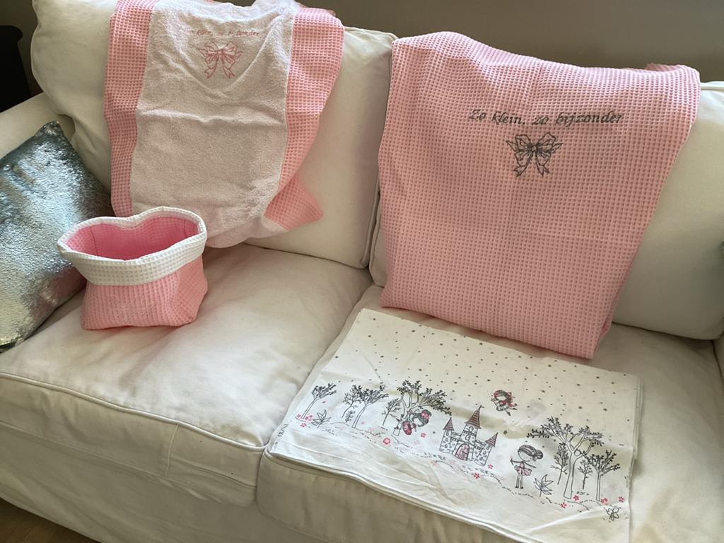 4 delige babykamerset, Kinderen en Baby's, Kinderkamer | Complete kinderkamers, Ophalen of Verzenden, Zo goed als nieuw, Meisje