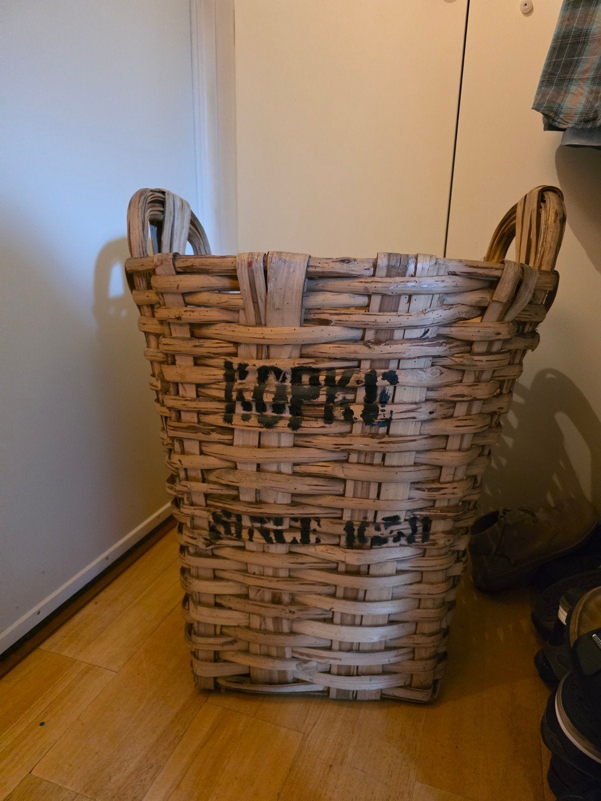 Grote gevlochten mand, Huis en Inrichting, Woonaccessoires | Schalen en Manden, Ophalen, Rond, Riet