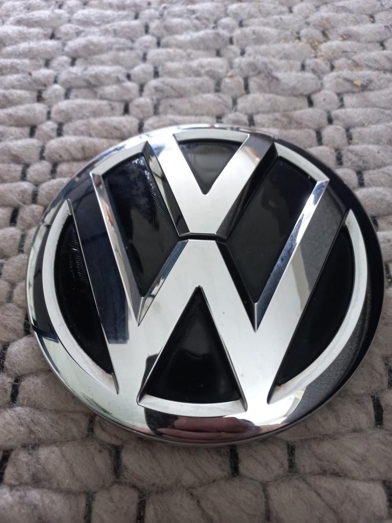 VW Crafter MK2 Embleem Logo Grille 7N0853600B, Ophalen of Verzenden, Gebruikt, Volkswagen