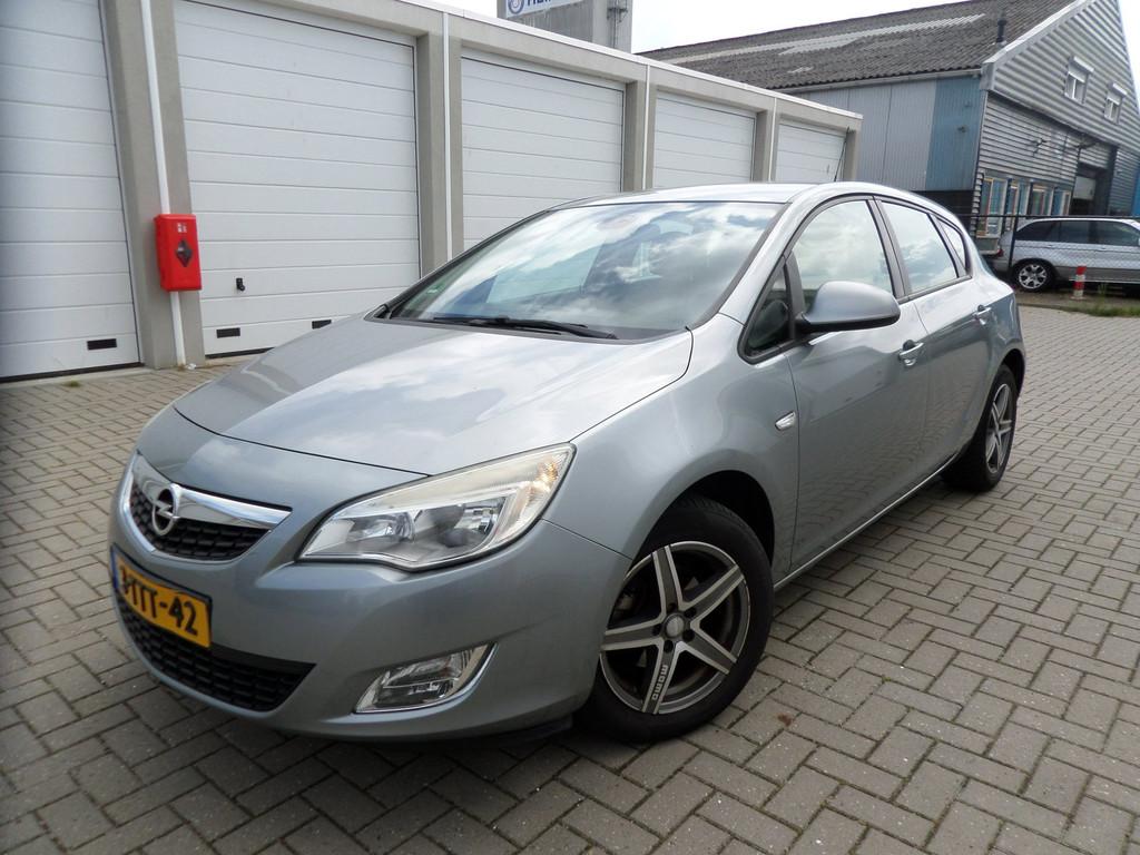 Opel Astra 1.6 Edition, Auto's, Voorwielaandrijving, Euro 5, Electronic Stability Program (ESP), 680 kg