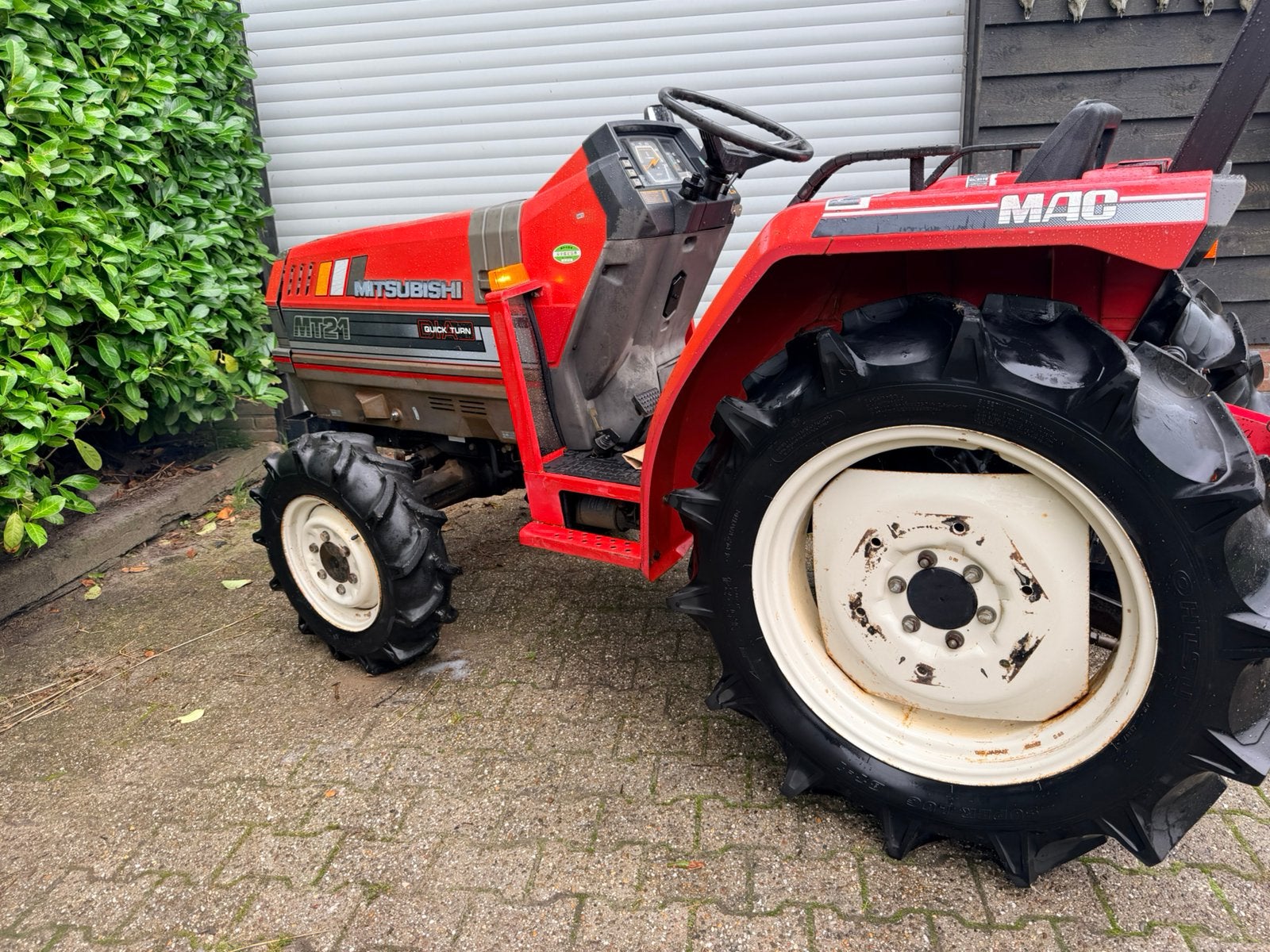 Mitsubishi MT21 MARGE quickturn midi trekker mini 27 pk, Ophalen, Graafmachine