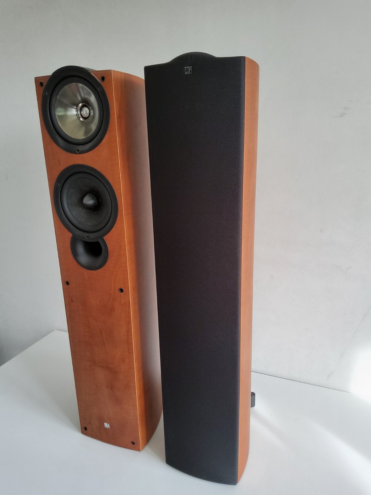 KEF iQ5 Vloerstaande Luidsprekers - Prachtig Geluid, Ophalen, Vloerstaande luidspreker, 120 tot 150 watt, Zo goed als nieuw
