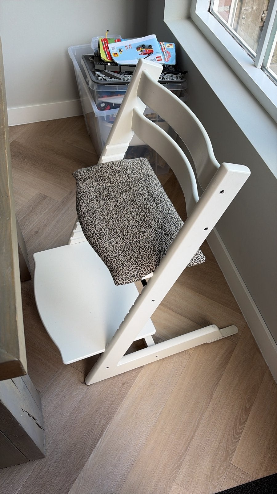 Stokke Tripp Trapp kinderstoel wit met kussen, Ophalen, Gebruikt, Meegroeistoel, Aanschuifbaar