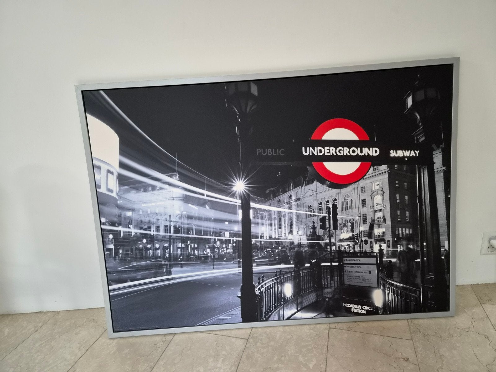 Grote London Underground Poster incl. lijst- Zwart-wit met r, Gebruikt, 125 cm of meer, Ophalen of Verzenden, Foto of Poster