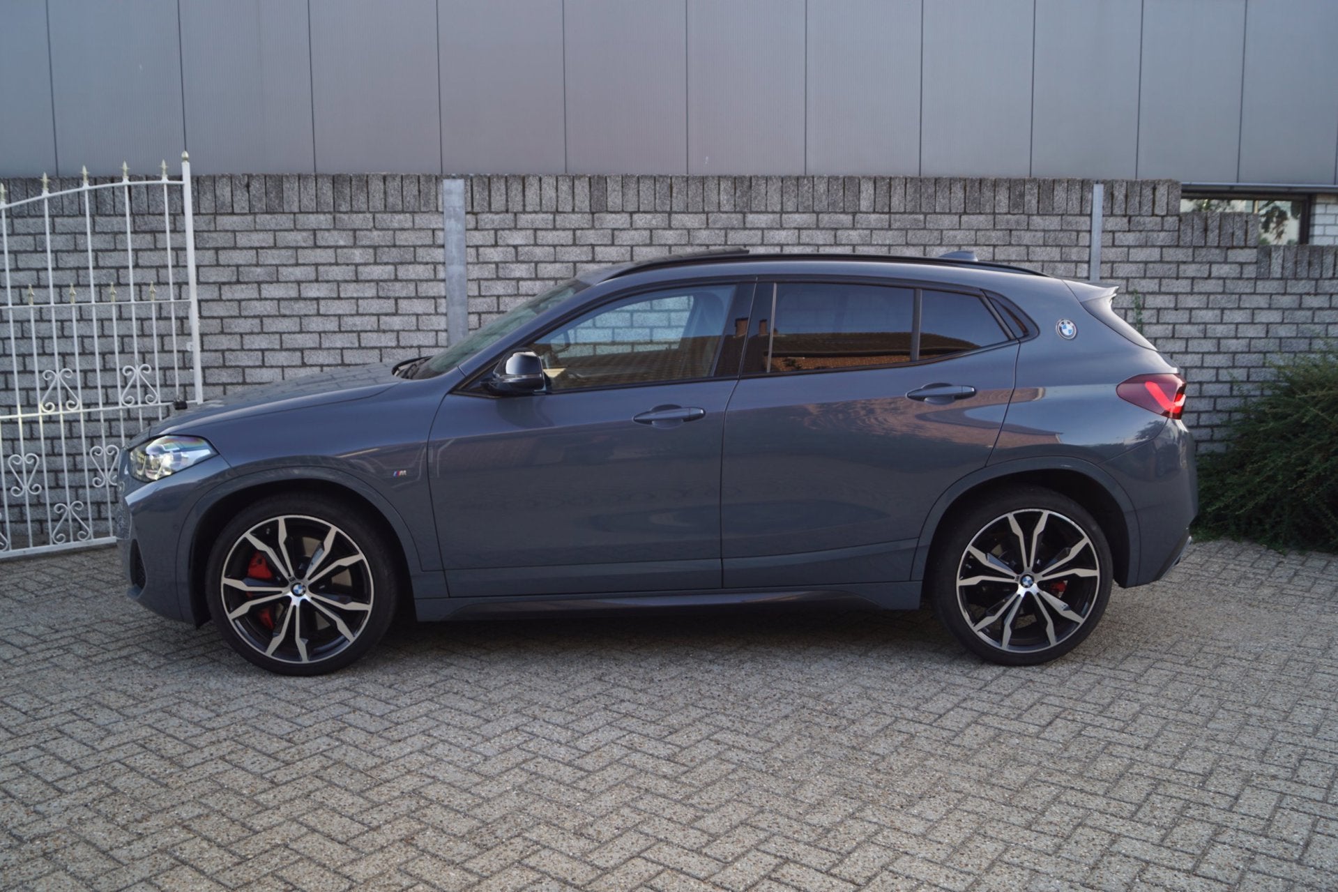 BMW X2 SDrive20i Business Edition Plus M Sport Autom Panodak, Auto's, 4 cilinders, 1445 kg, SUV of Terreinwagen, Zilver of Grijs