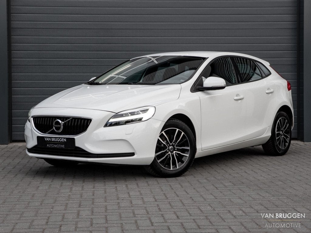 Volvo V40 2.0 T2 Nordic+ Trekhaak LED Org NL / NAP, Voorwielaandrijving, Gebruikt, Euro 6, 4 cilinders
