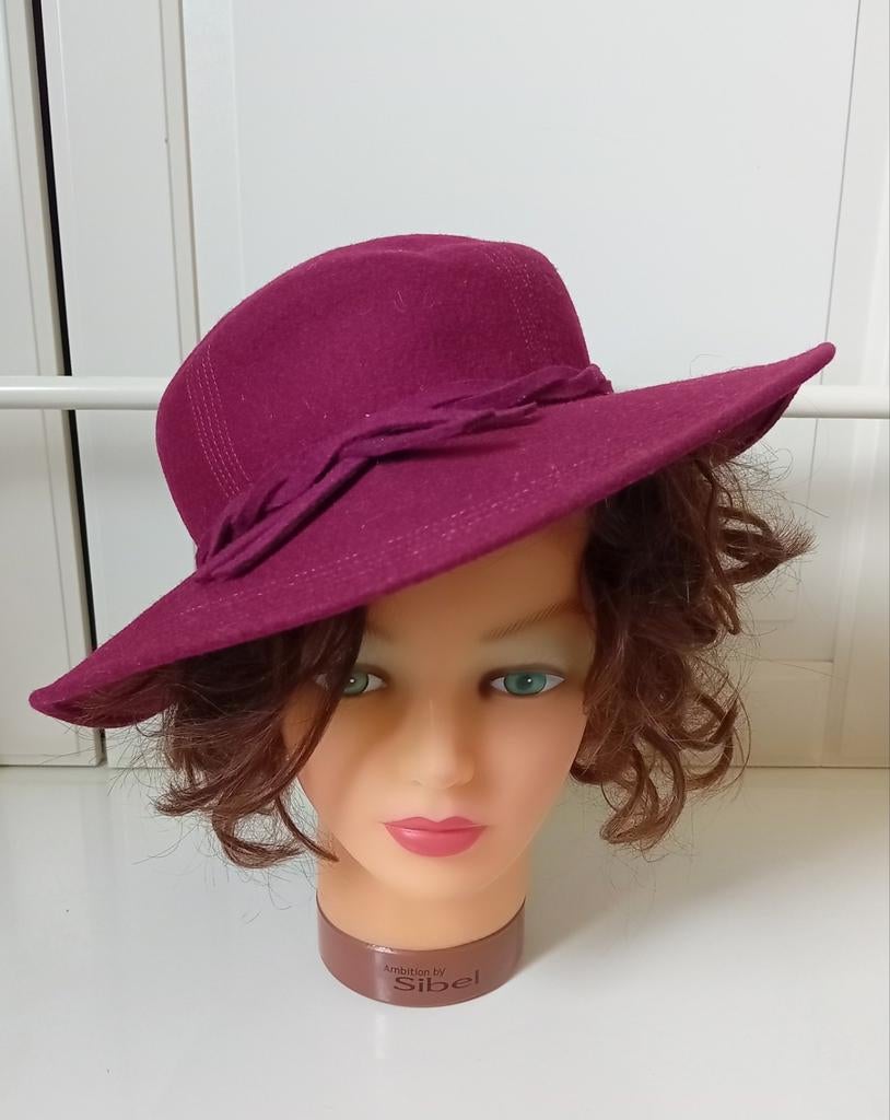 Vintage handgemaakte rode hoed van wol, Ophalen of Verzenden, Zo goed als nieuw, 55 cm (S, 6⅞ inch) of minder, Hoed