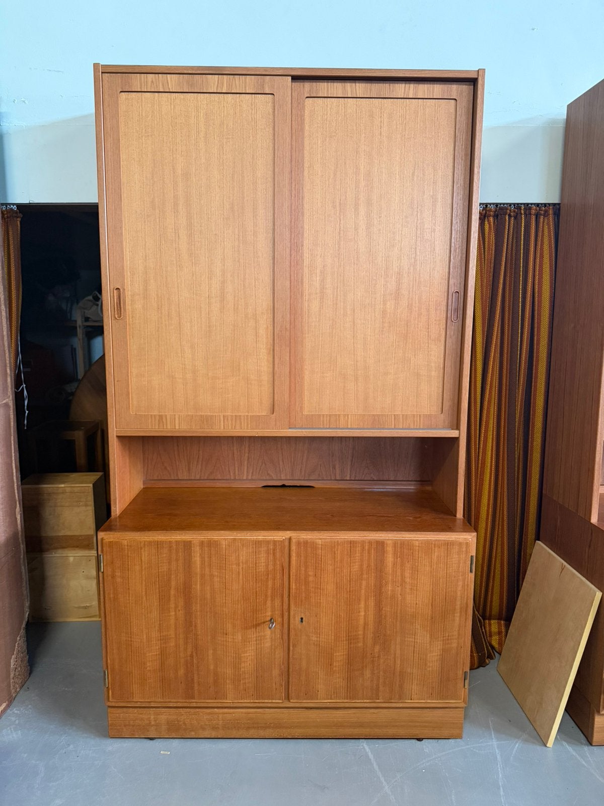 Vintage deense kast poul hundevad teak highboard, Huis en Inrichting, Kasten | Wandmeubels, Ophalen, Gebruikt, Minder dan 150 cm