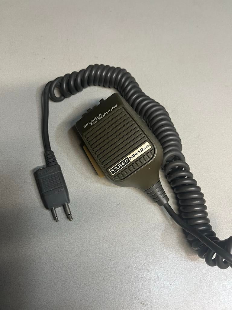 Yaesu MH-12a2b Speaker Microfoon voor Portofoon, Ophalen of Verzenden, Gebruikt, Toebehoren, Met broekklem