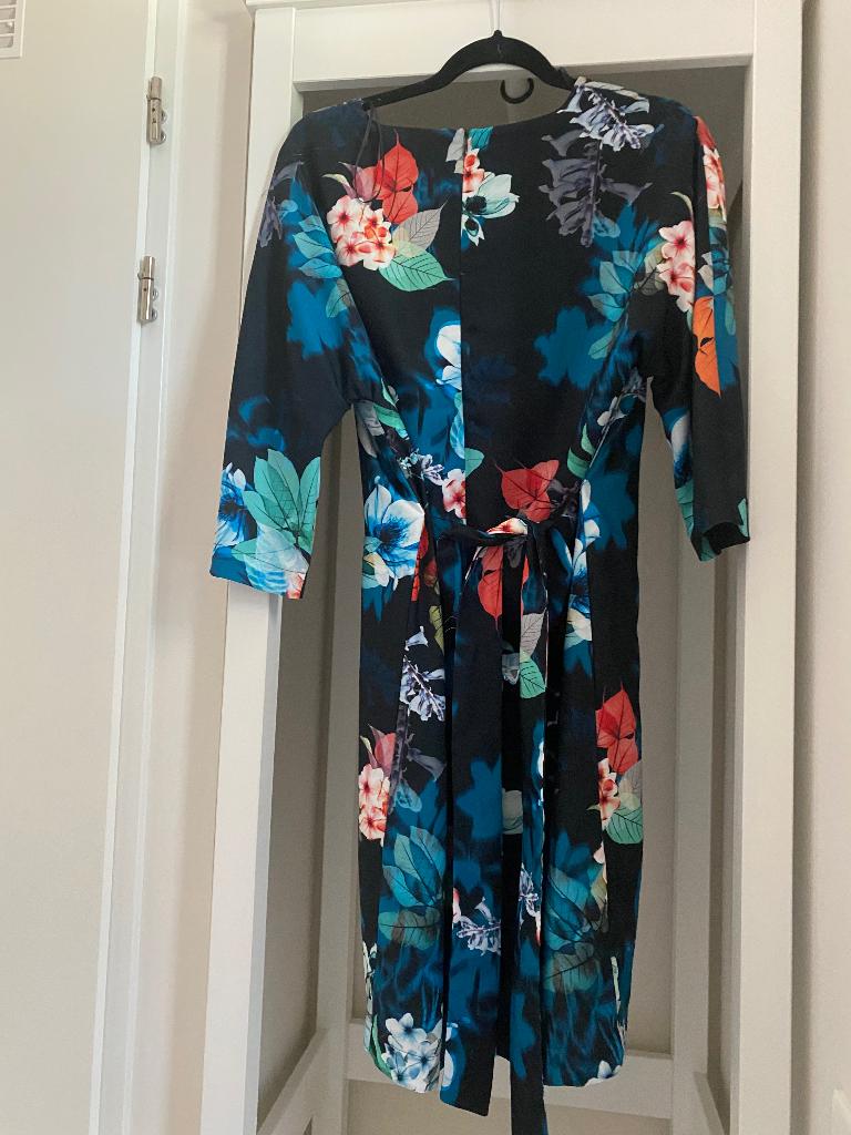 Steps Jurk, Kleding | Dames, Jurken, Overige kleuren, Nieuw, Ophalen of Verzenden, Knielengte