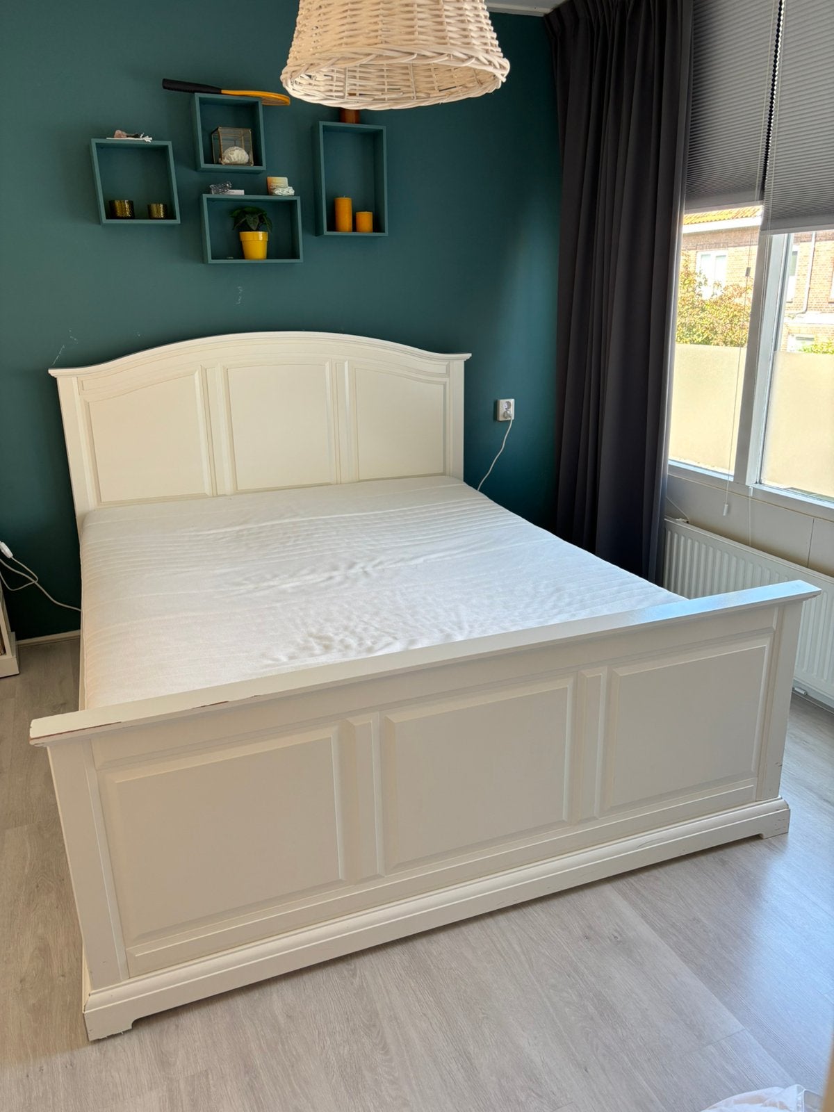 Ikea bed, Huis en Inrichting, Slaapkamer | Bedden, Ophalen, Gebruikt, Wit, Tweepersoons