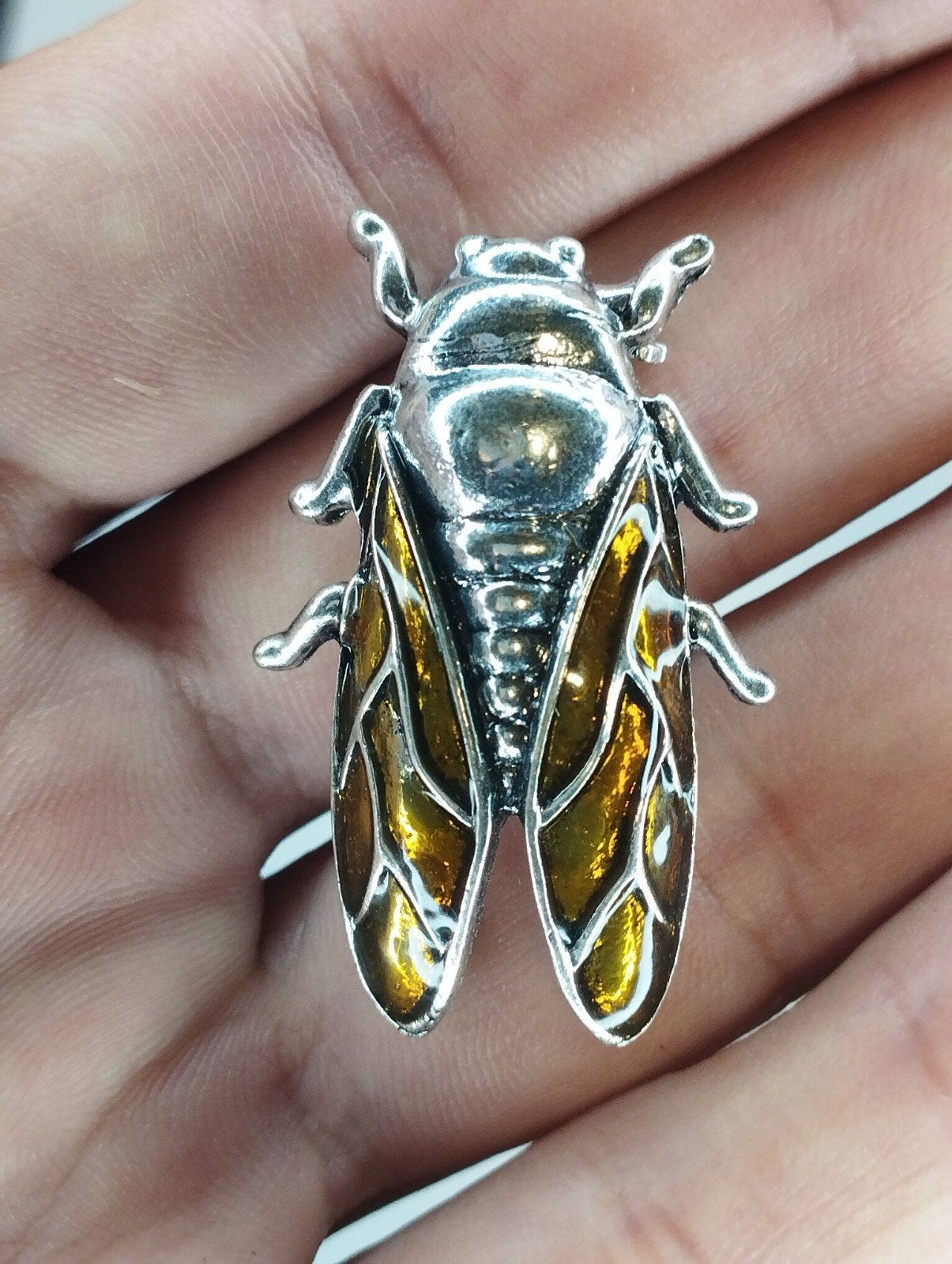 Prachtige vintage broche in de vorm van een cicade., Sieraden, Tassen en Uiterlijk, Broches, Ophalen of Verzenden, Zo goed als nieuw