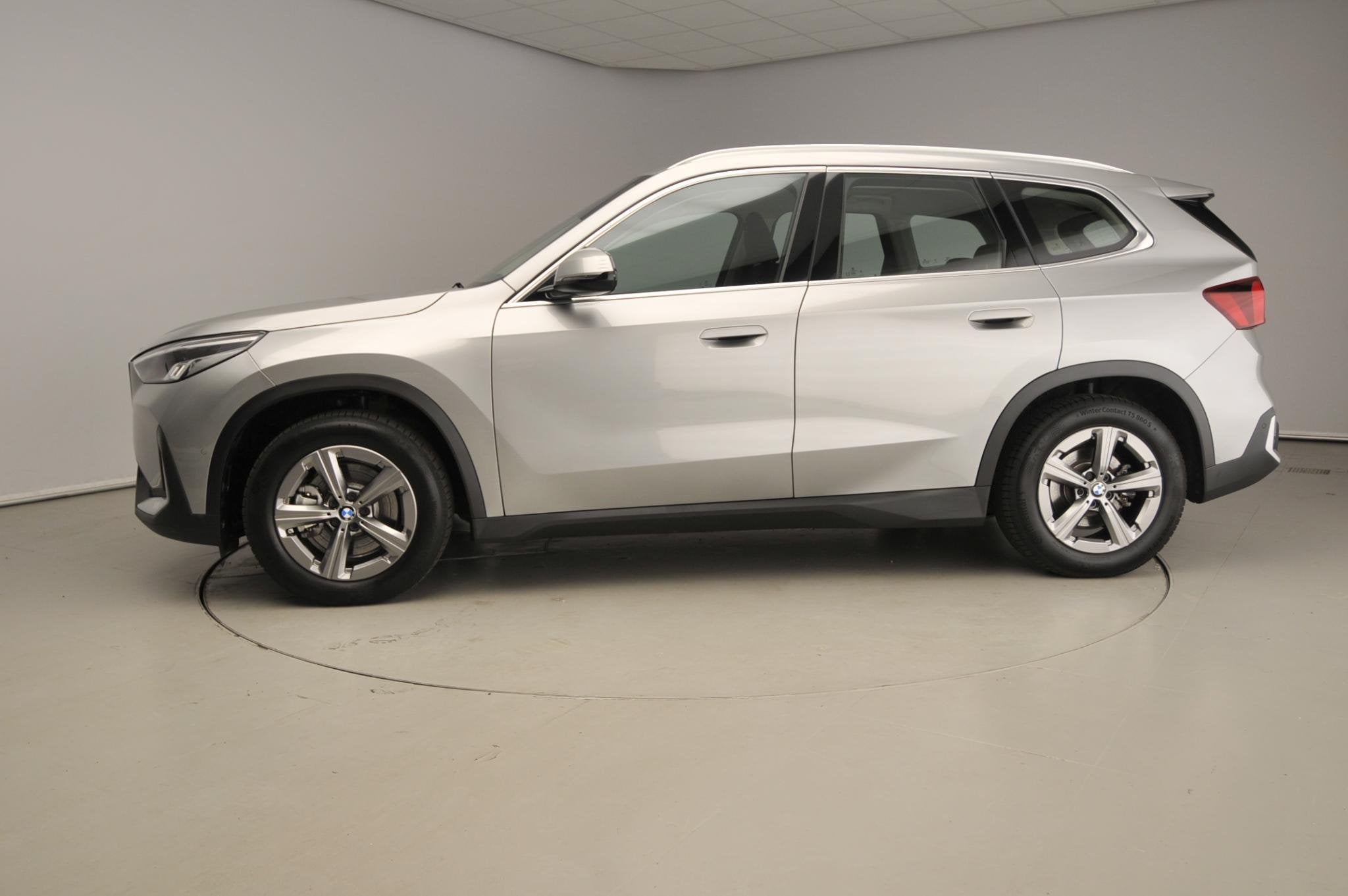 BMW iX1 xDrive30 | LED | Navigatie | Active cruise | Trekhaa, Auto's, 12 maanden, Stof, Gebruikt, 225 min