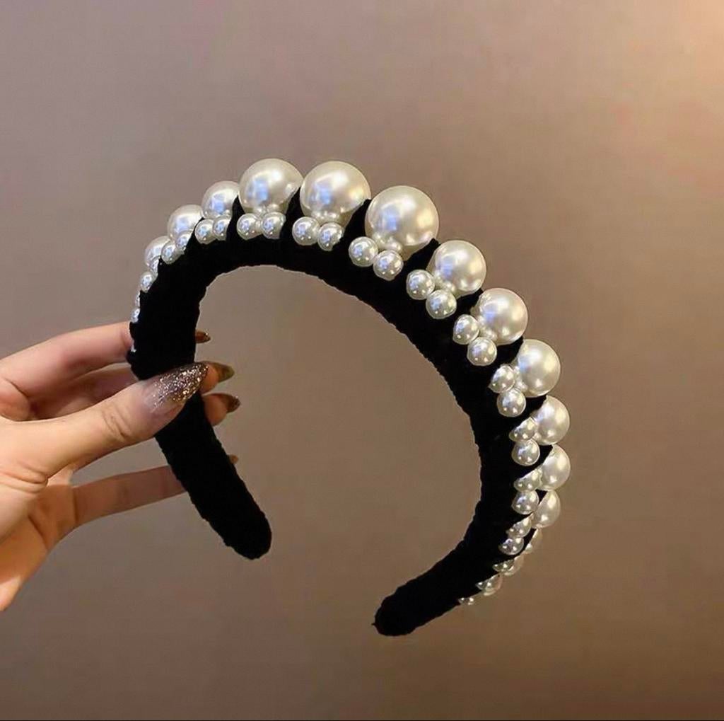 Elegante Zwarte Haarband met Parelversiering, Ophalen of Verzenden, Zo goed als nieuw