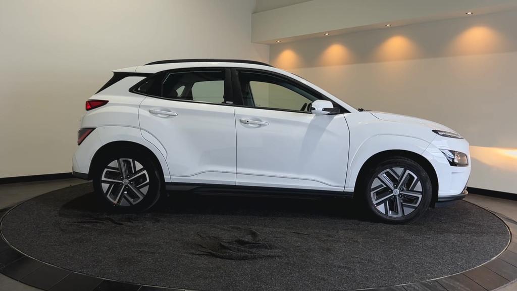 Hyundai KONA EV Comfort 39 kWh SOH 95,2% | Verwarmde stoelen, Auto's, Hyundai, Gebruikt, Met garantie (alle), Wit, 39 kWh