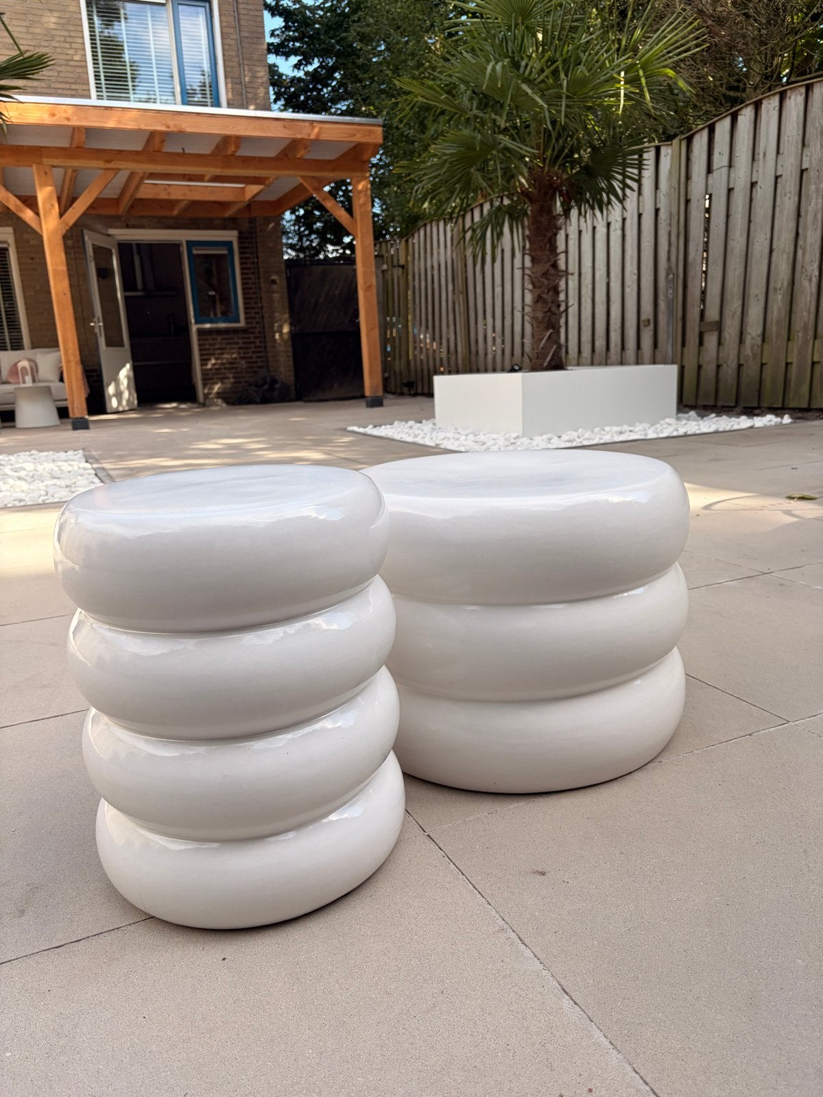 Set van 2 Witte Bijzettafels - Modern en Stijlvol, Ophalen, Minder dan 55 cm, Rond, Zo goed als nieuw