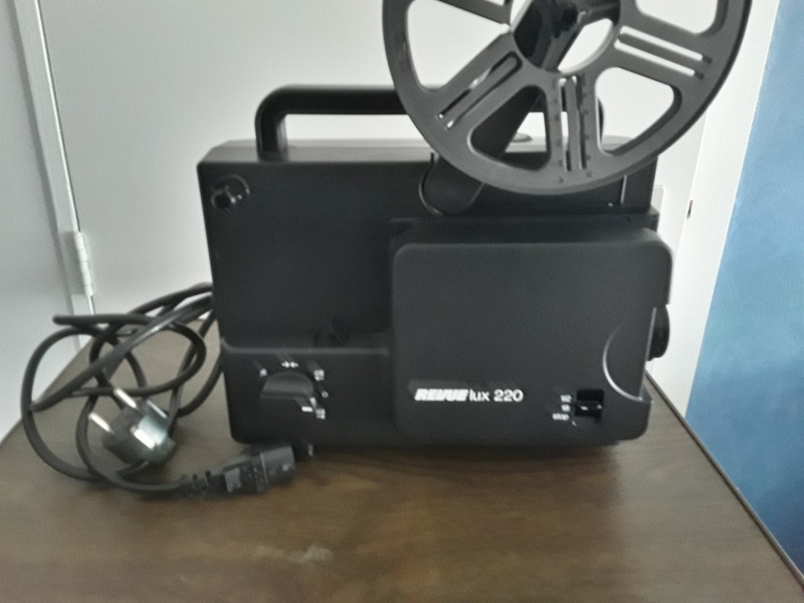 film projector 28 mm met tafel, Ophalen, 1960 tot 1980, Projector