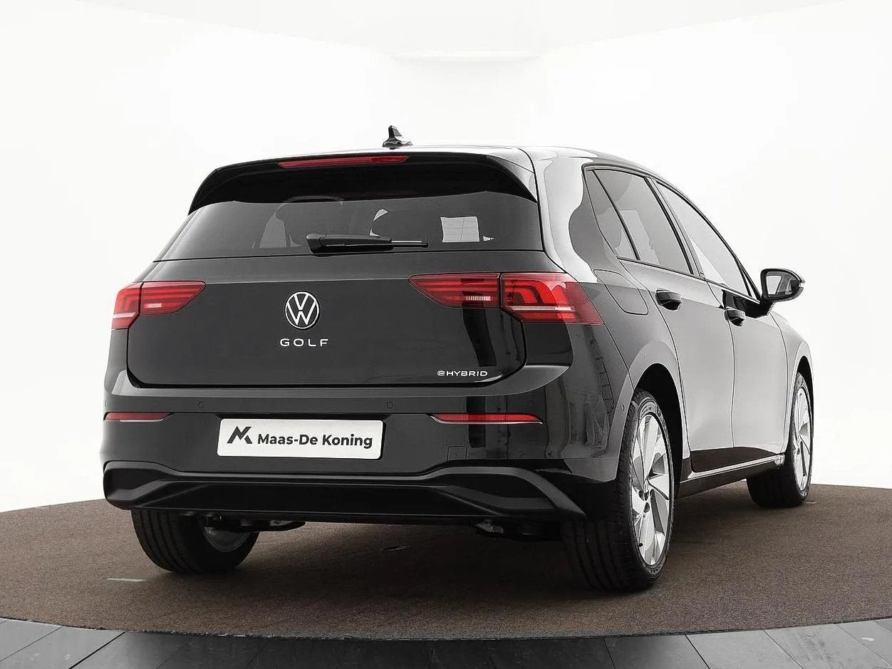 Volkswagen Golf Life Edition 1.5 eHybrid 204 PK 6 versn. DSG, Automaat, 1498 cc, 150 pk, Zwart
