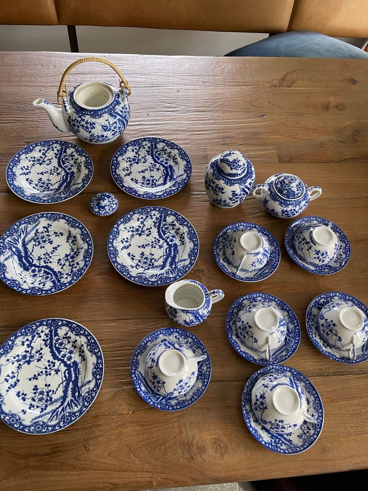 Prachtig Japans prunis theeservies - Blauw en wit porselein, Antiek en Kunst, Antiek | Servies compleet, Ophalen of Verzenden