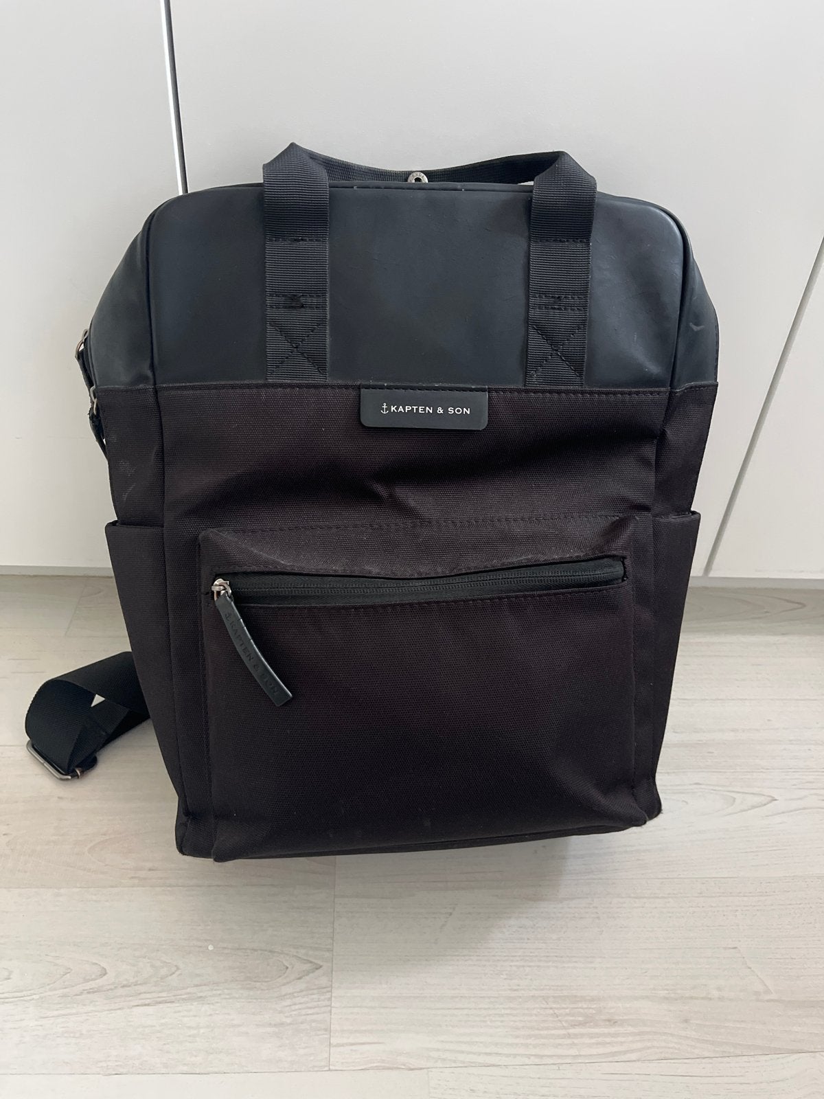 Kapten & Son rugzak - Zwart, Sieraden, Tassen en Uiterlijk, Overige merken, 25 tot 40 cm, Ophalen of Verzenden, Zo goed als nieuw