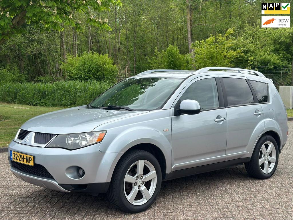 Mitsubishi Outlander 2.4 Intense+/7PERS/AUTOMAAT/AIRCO/CRUIS, Auto's, Mitsubishi, 4 cilinders, 7 stoelen, Bedrijf, 170 pk