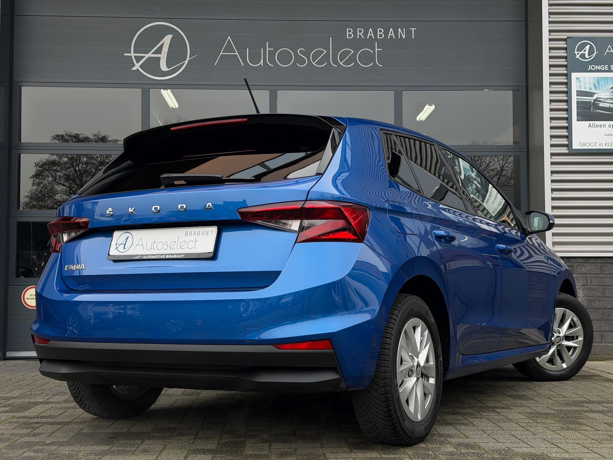 Skoda Fabia 1.0 MPI Ambition LED CarPlay PDC, Auto's, Stof, Gebruikt, LED verlichting, Blauw