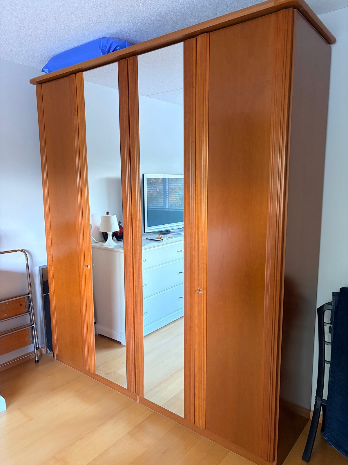 Kledingkast met spiegeldeuren, 4 legplanken en roede, Huis en Inrichting, Ophalen, Met plank(en), Gebruikt, 200 cm of meer