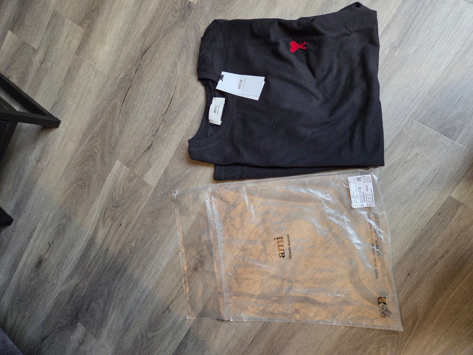Ami Paris T-shirt Zwart met Rood Hartje - Nieuw, Maat 48/50 (M), Ami Paris, Zwart, Nieuw