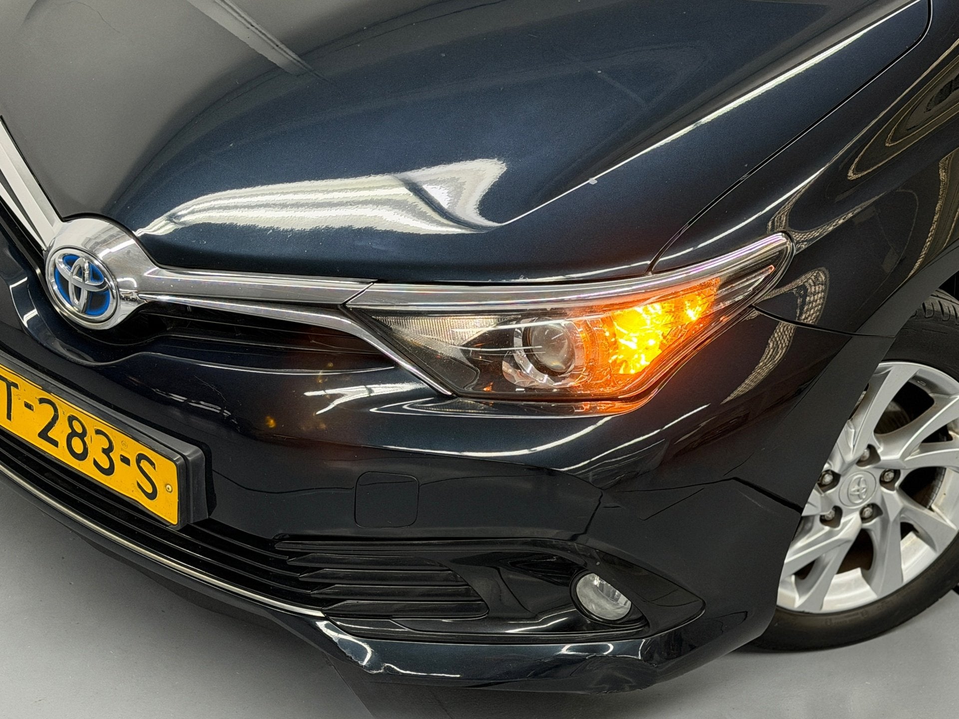Toyota Auris Touring Sports 1.8 Hybrid Aspiration Camera Cru, Auto's, Dealer onderhouden, Gebruikt, Origineel Nederlands, Verwarmde buitenspiegels