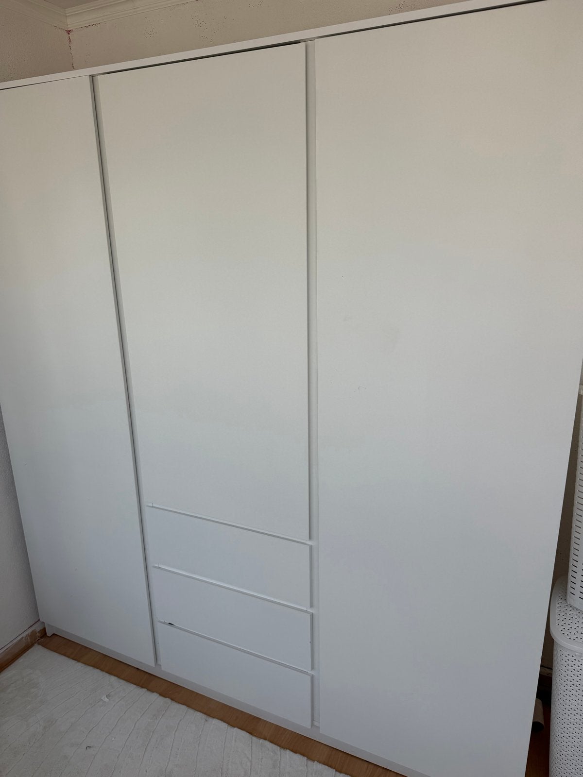 Witte kledingkast met lades en deuren, Gebruikt, 100 tot 150 cm, 200 cm of meer, Ophalen of Verzenden