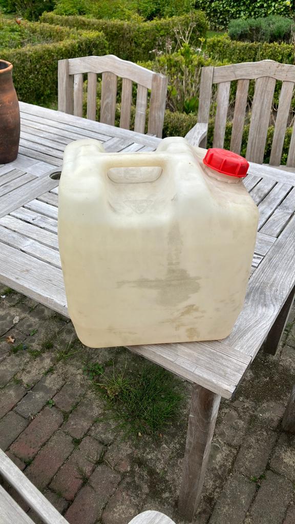 Jerrycan 20 liter, Ophalen