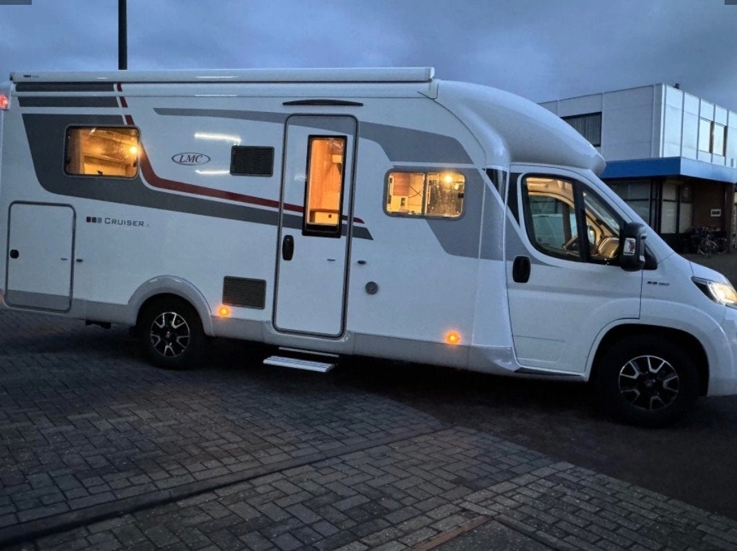 LMC Cruiser T 752 Luxe Half-integraal Camper ,Fietsendrager, Caravans en Kamperen, Ringverwarming, Fiat, 6 tot 7 meter, Boiler
