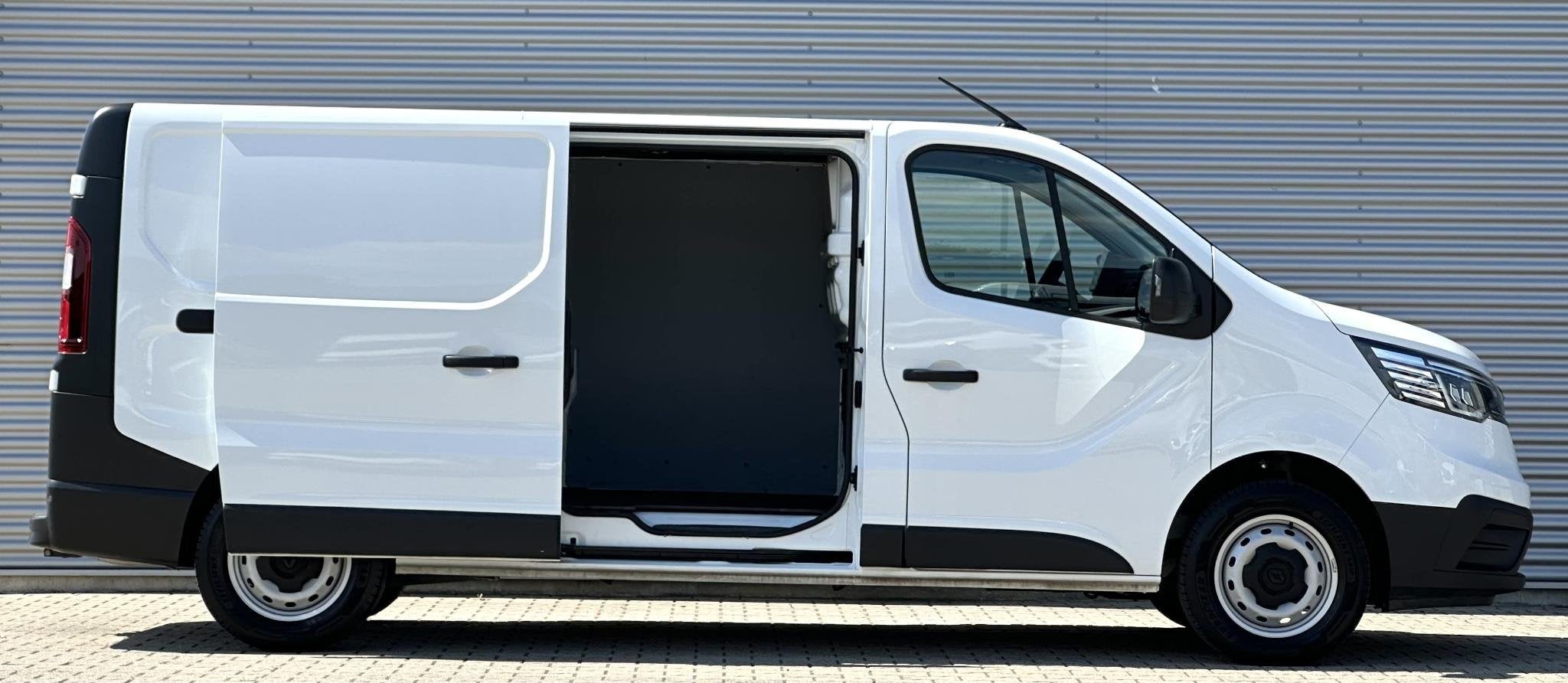 Renault Trafic 2.0 Blue dCi 150PK T30 L2H1 Automaat Cruise, Auto's, Bestelauto's, Stof, Gebruikt, Euro 6, 4 cilinders