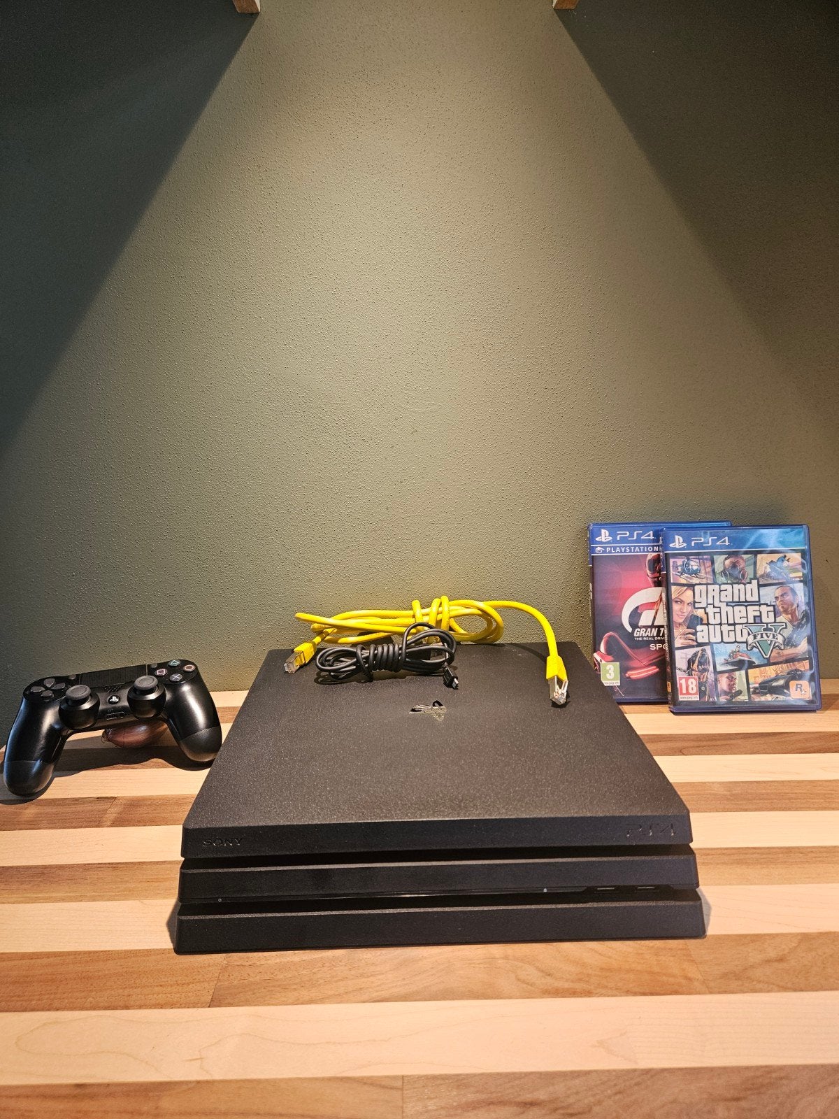 Sony PlayStation 4 Pro met Controller & 2 Top Games, Gebruikt, Ophalen of Verzenden, 1 TB, Met 1 controller