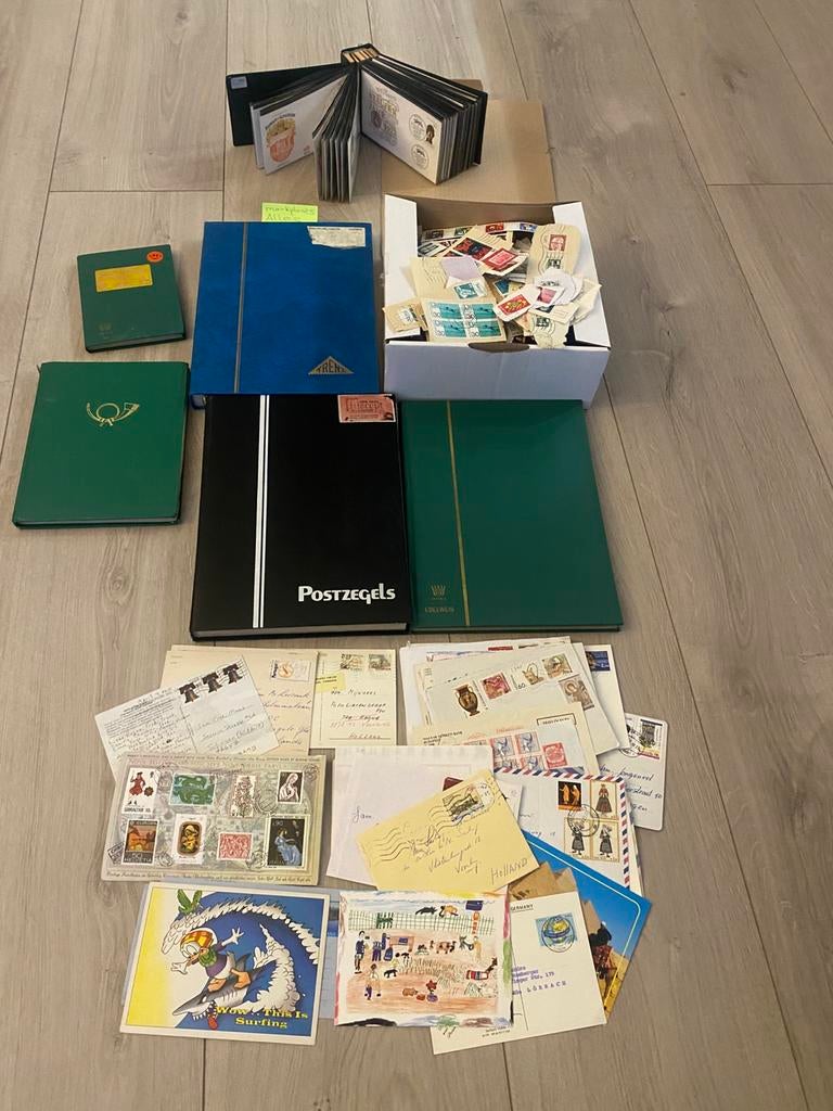 Doos verzameling van de wereld, Postzegels en Munten, Postzegels | Volle albums en Verzamelingen, Ophalen of Verzenden, Nederland en Buitenland