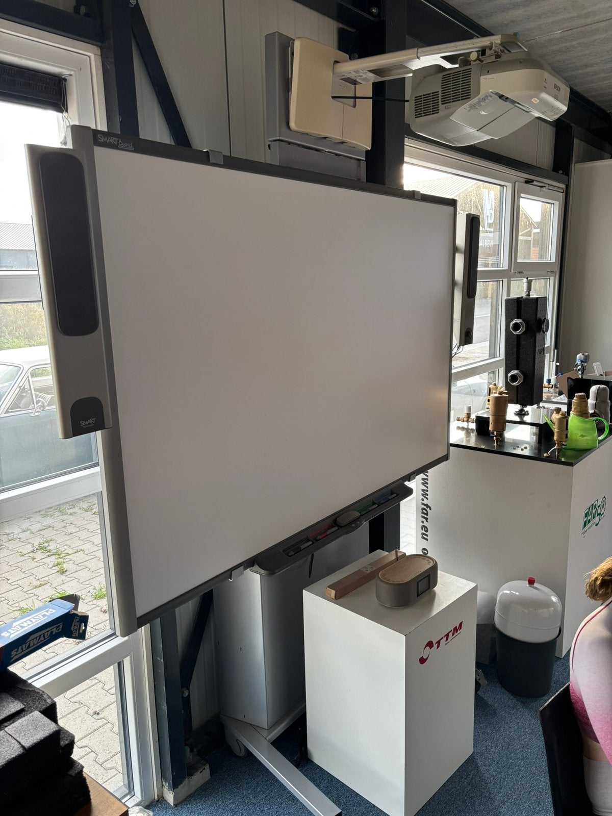 SMART Board 87” compleet + Epson EB-480 beamer + elektrisch, Ophalen, Elektrisch, Gebruikt