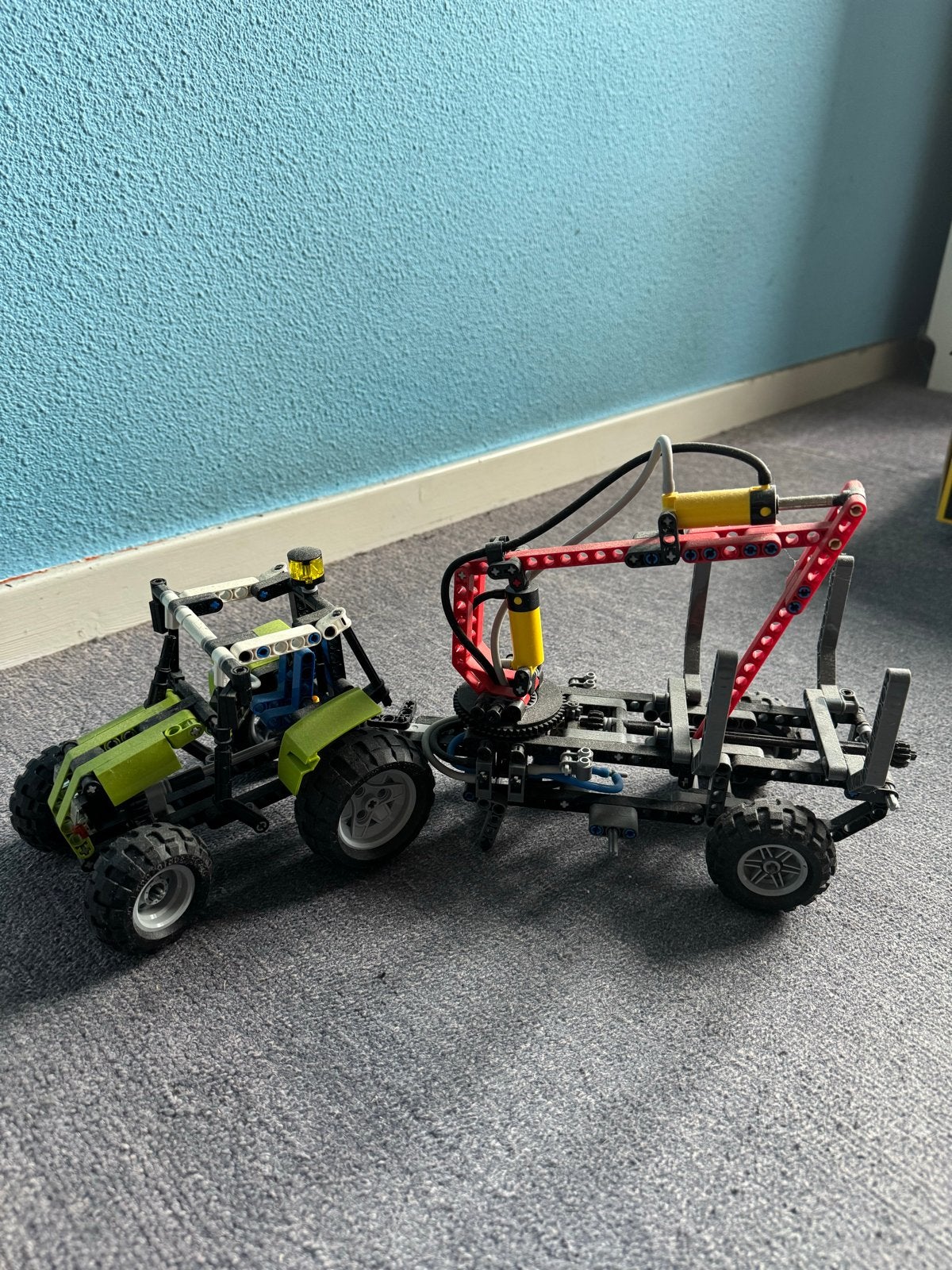 LEGO Technic Tractor met boomstammentrailer (set 8049), Ophalen of Verzenden, Gebruikt