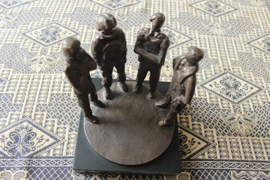 beeld  met  4  militairen  luchtmacht landmacht marine kmar, Ophalen of Verzenden, Luchtmacht, Overige gebieden, Overige typen