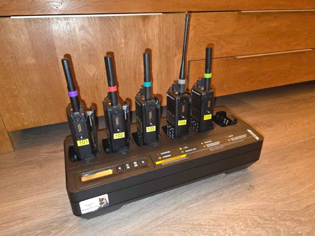 Motorola DP4801 DMR - UHFPortofoons Set met Accessoires, Ophalen, Gebruikt, Met broekklem, 5 tot 15 km