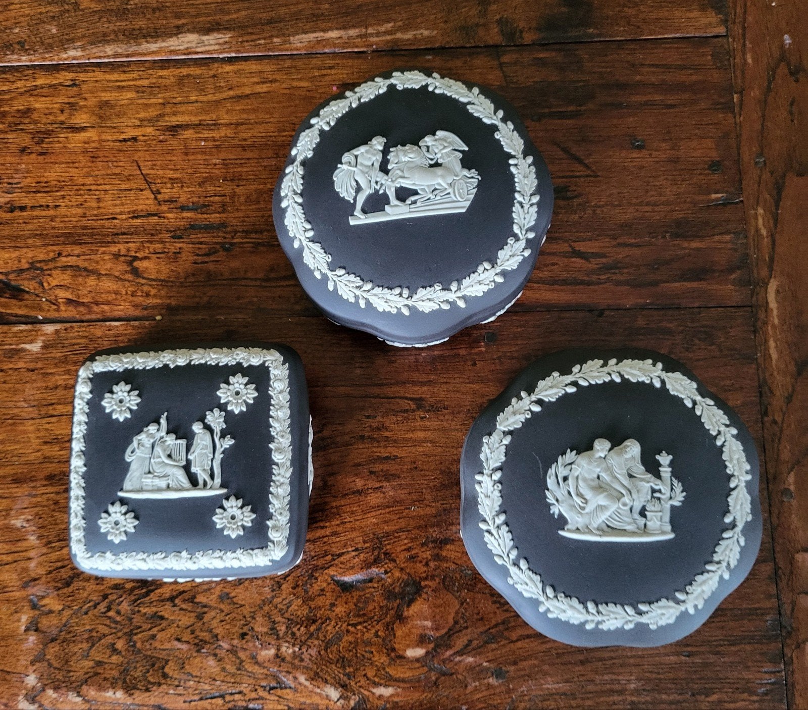 Wedgwood Jasperware Doosjes - Rond en Vierkant Zwart, Ophalen of Verzenden
