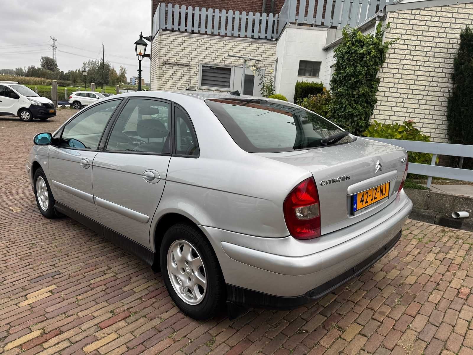 Citroen C5 2.0-16V Exclusive Automaat 42-JZ-NJ, Auto's, Gebruikt, 4 cilinders, 700 kg, Origineel Nederlands