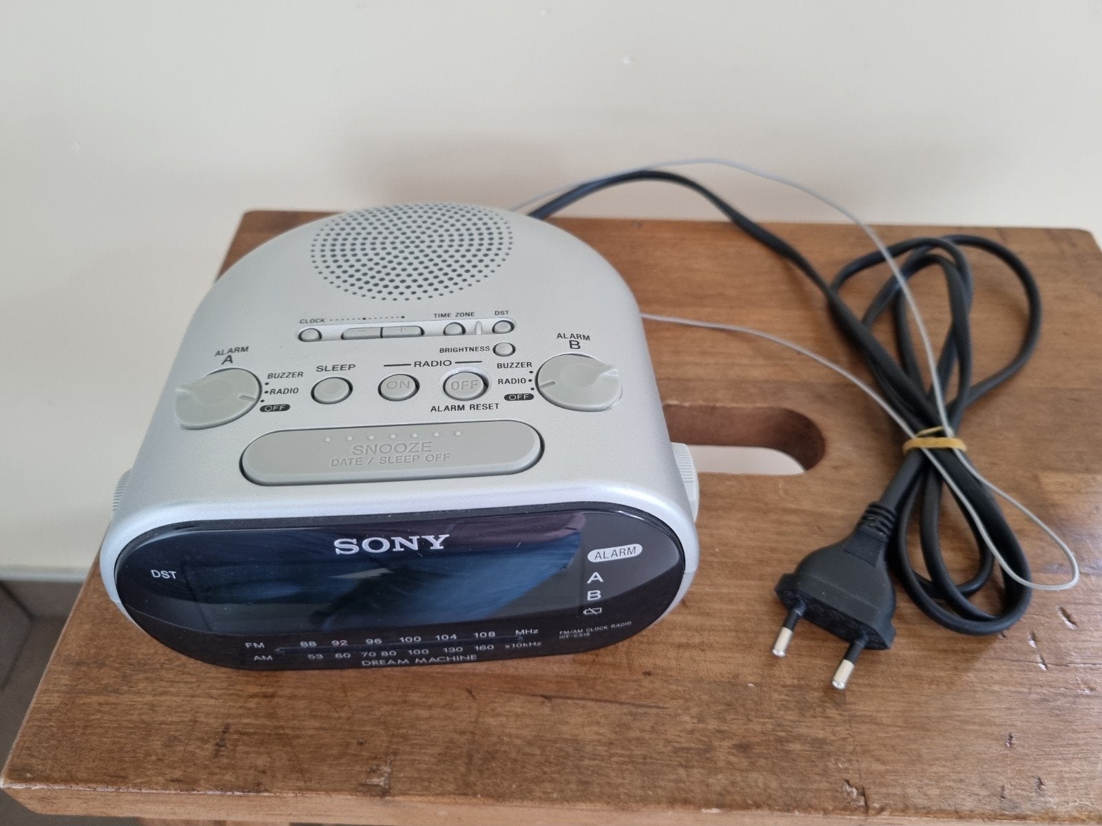 Sony Dream Machine wekker radio, grijs, Witgoed en Apparatuur, Wekkers, Ophalen of Verzenden, Gebruikt, Digitaal