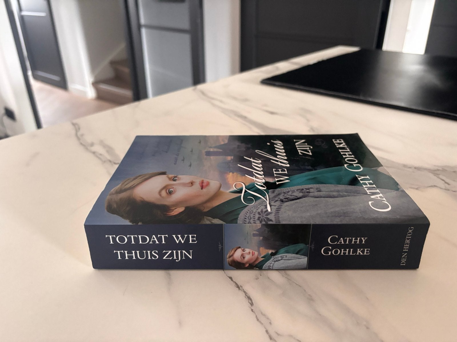 Tenzij we thuis zijn - christelijke roman, Boeken, Romans, Ophalen of Verzenden, Zo goed als nieuw, Europa overig