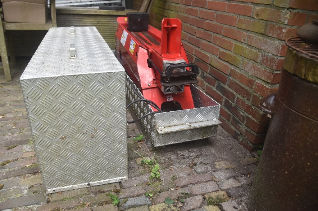 kloofmachine (rood) in afgesloten kist, Ophalen, Gebruikt
